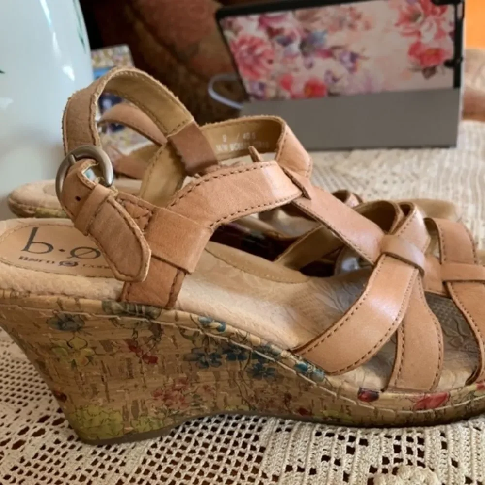 Born BOC BEIGE LEATHER SANDALS SIZE US 9​​​​